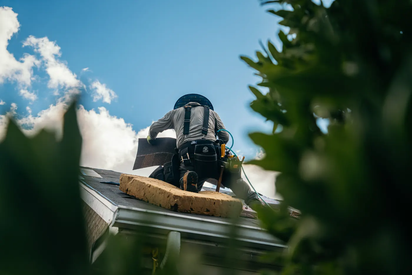 Manufacturer-certified shingle installation in Knollwood Farms